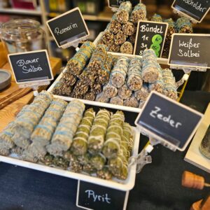 Weihnachtsmarkt Karlsruhe Farbenwald Klassiker Räucherbündel